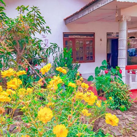 Mirissa White House Hotel Exterior photo
