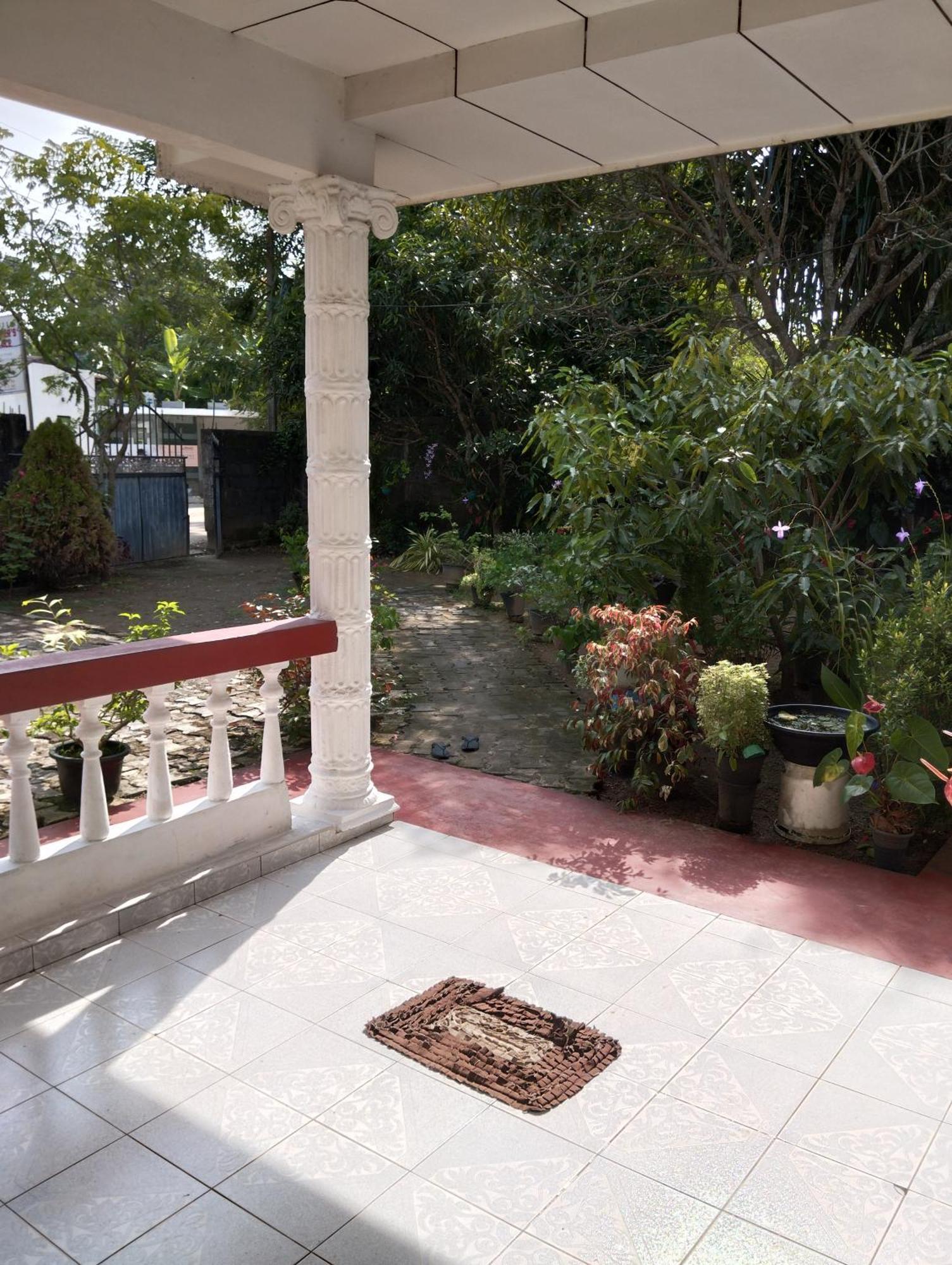 Mirissa White House Hotel Exterior photo