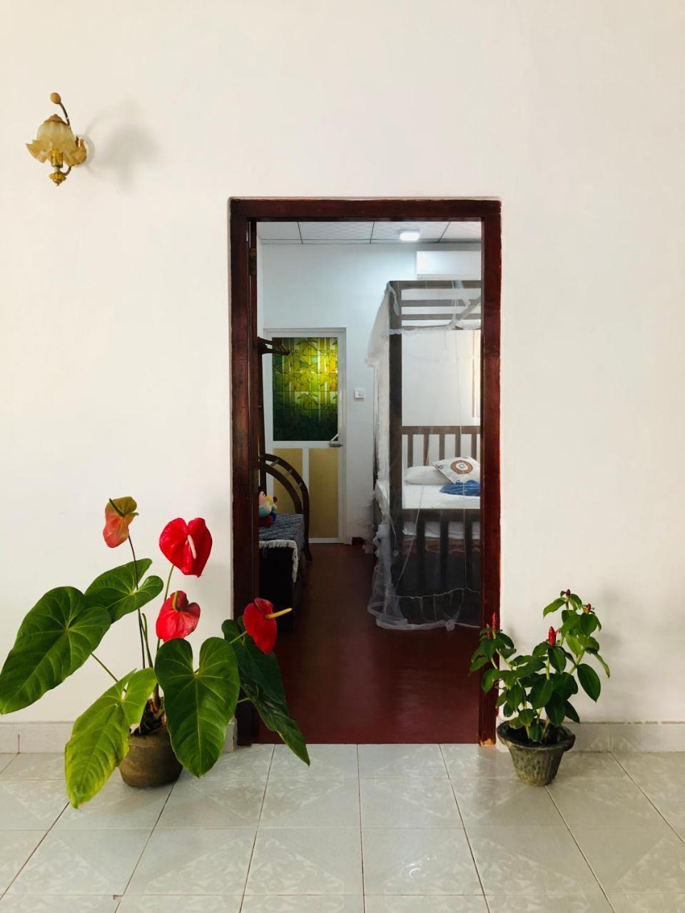Mirissa White House Hotel Exterior photo
